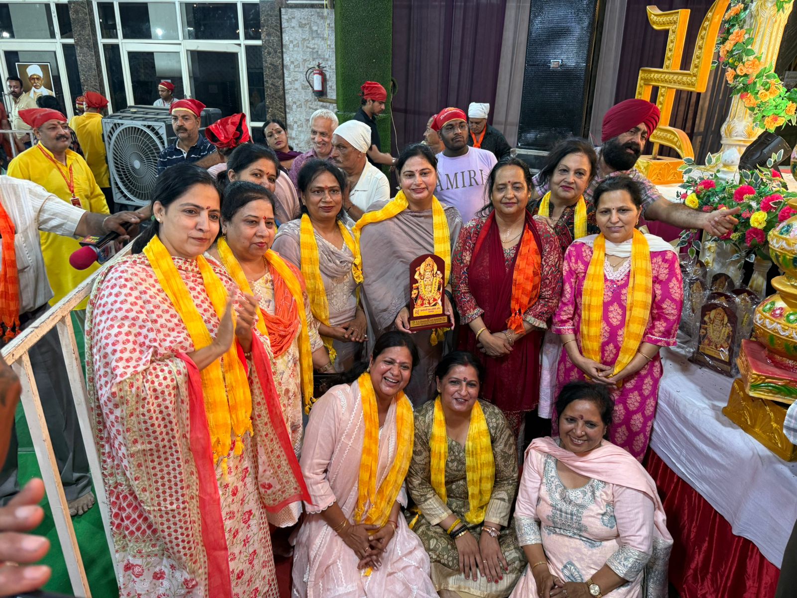 भारत विकास परिषद  कृष्णा शाखा के सदस्यों ने माता रानी के जागरण में लिया सामूहिक रूप से भाग 